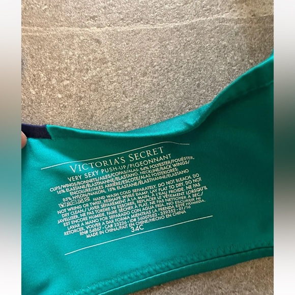 Victoria’s Secret Very Sexy Push-Up Bra 34c - Picture 3 of 4